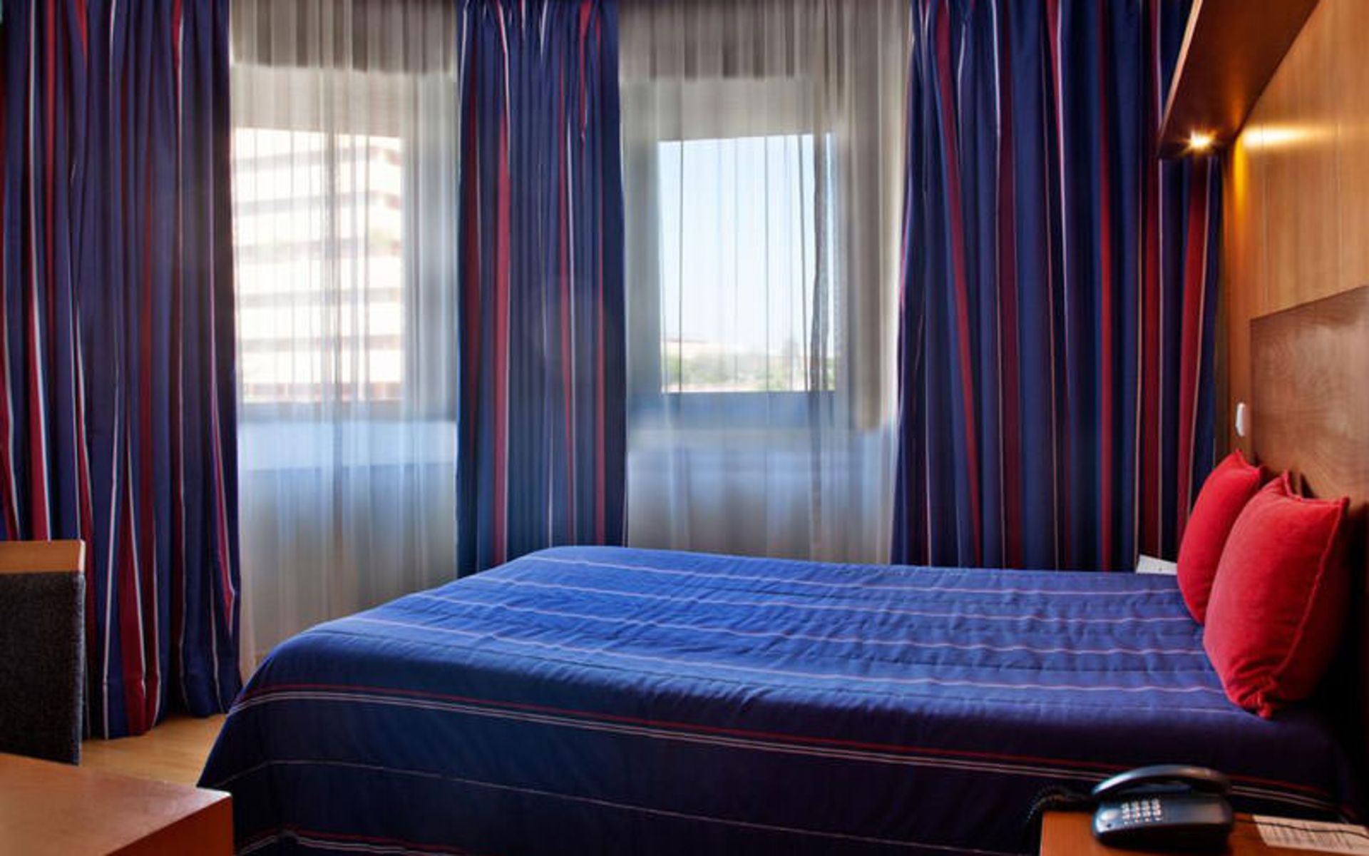 هتل امریکا دایموندز (America Diamonds Hotel)