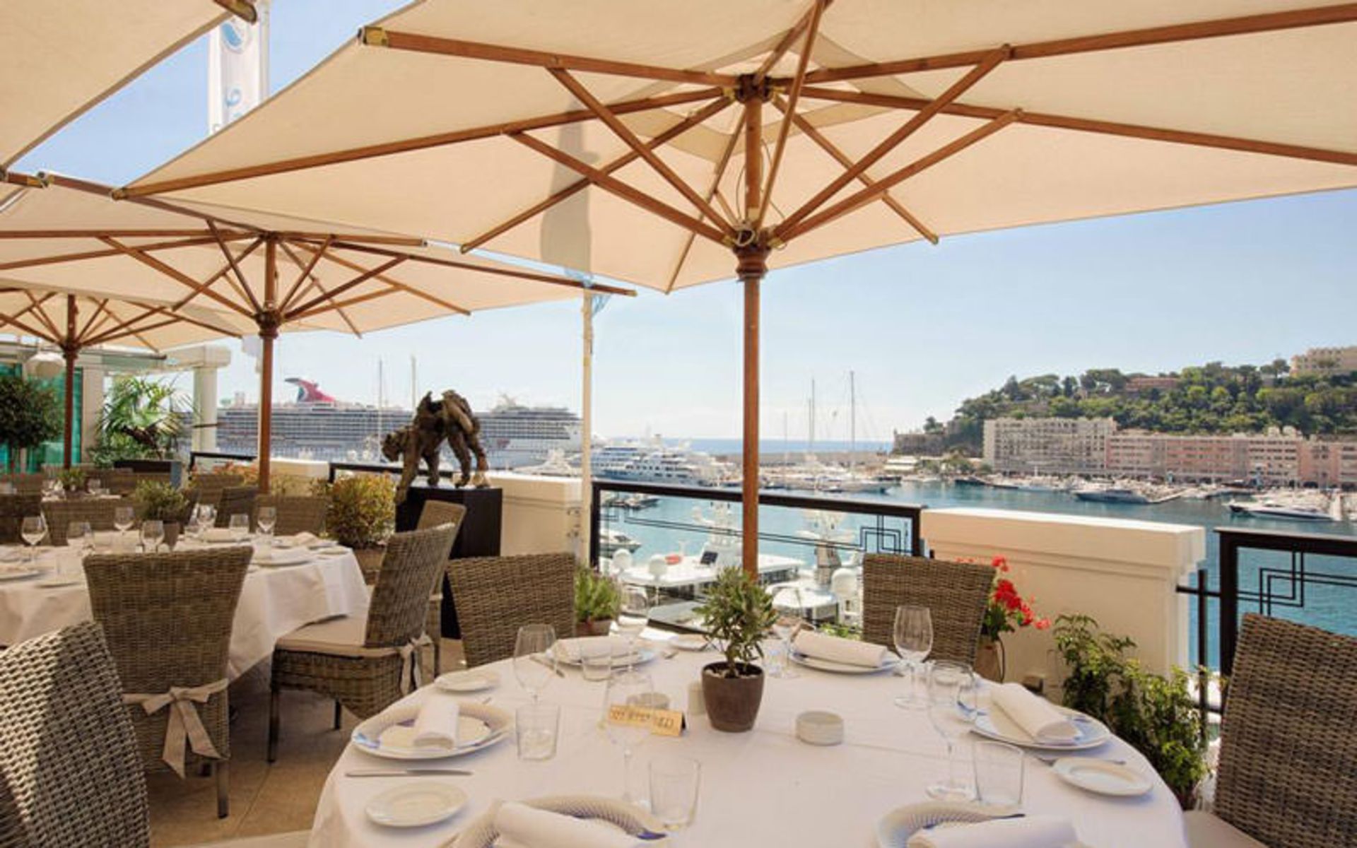 هتل پورت پالیس (Port Palace)