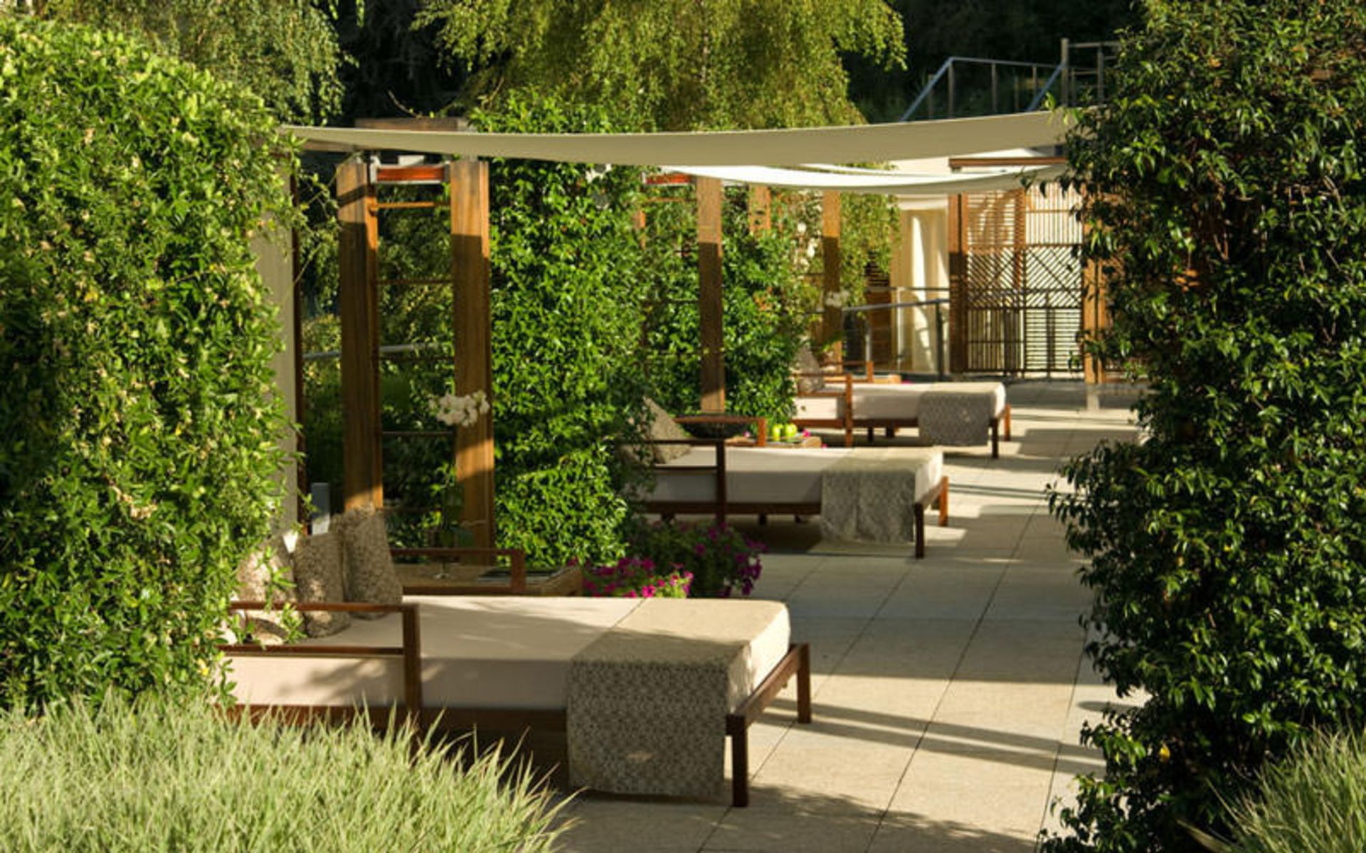 هتل یورواستارز سوییتز میراسیرا (Eurostars Suites Mirasierra)
