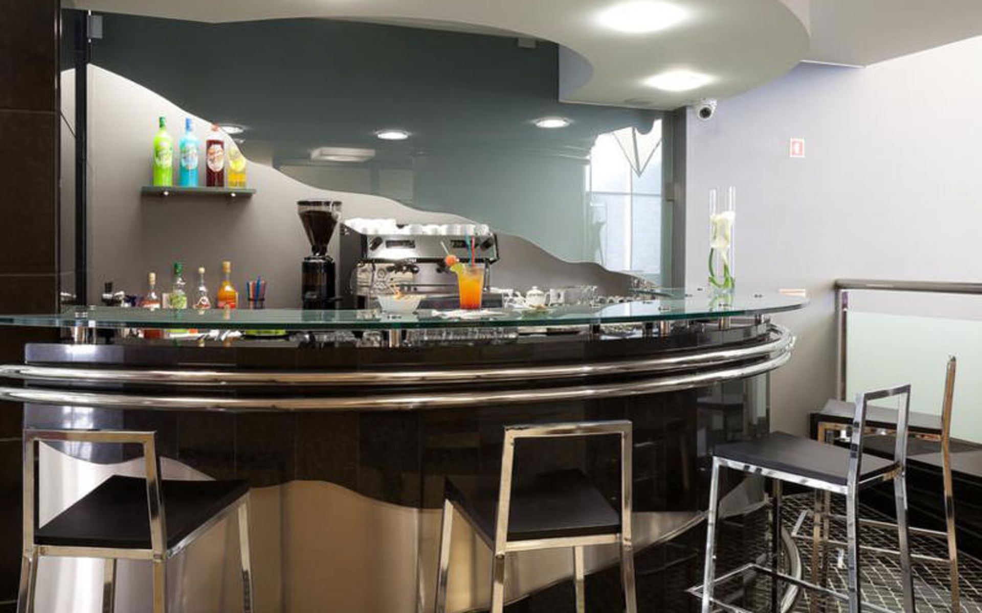 هتل الیف اونیداز (Hotel Alif Avenidas)