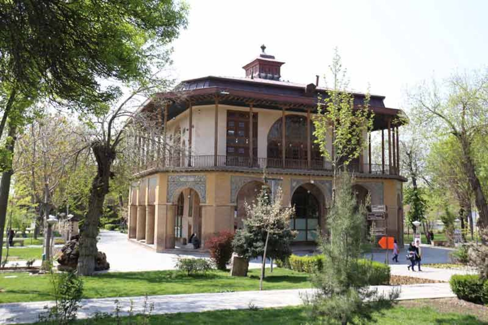 کاخ چهلستون قزوین