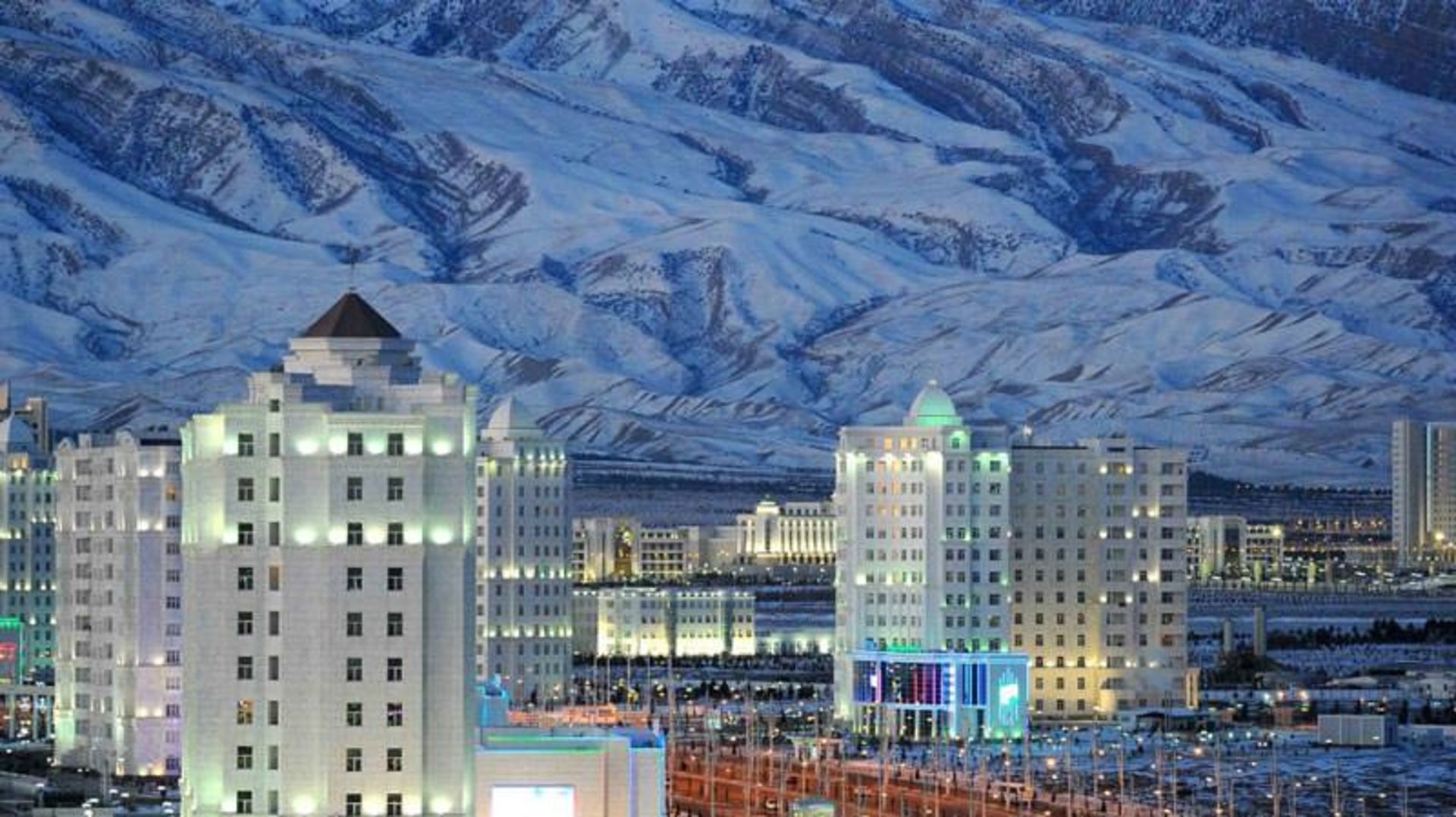بهترین زمان سفر به عشق آباد؛ شهر سفید بیابان قره قوم در ترکمنستان