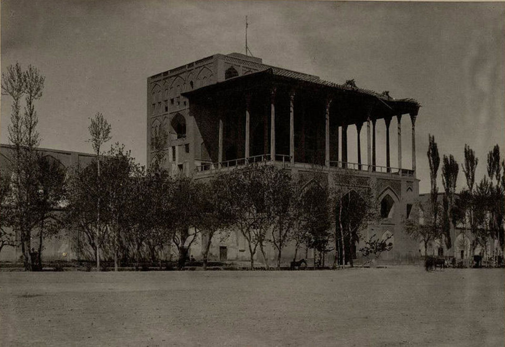 عالی قاپو
