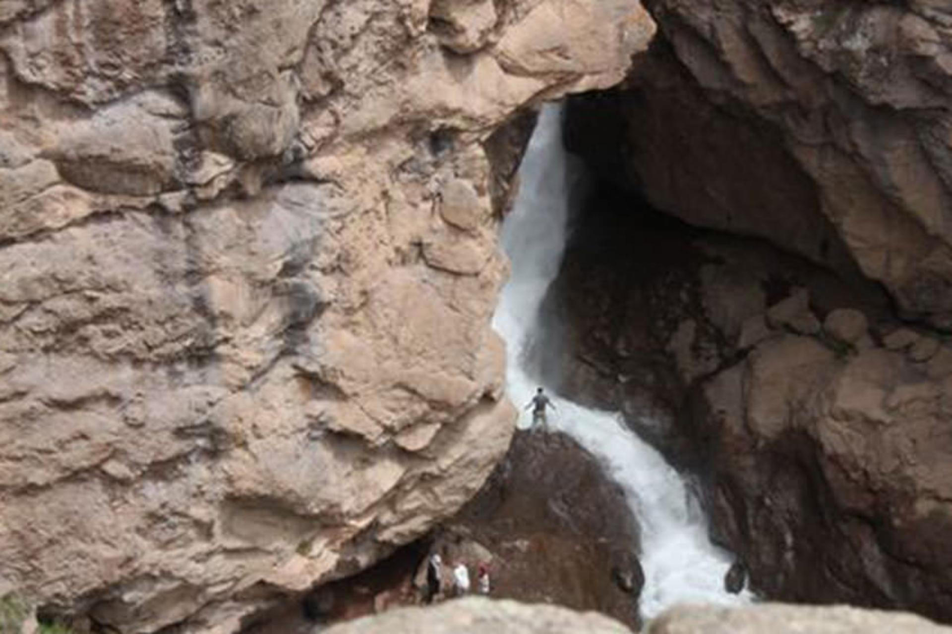 آبشار و روستای اورازان