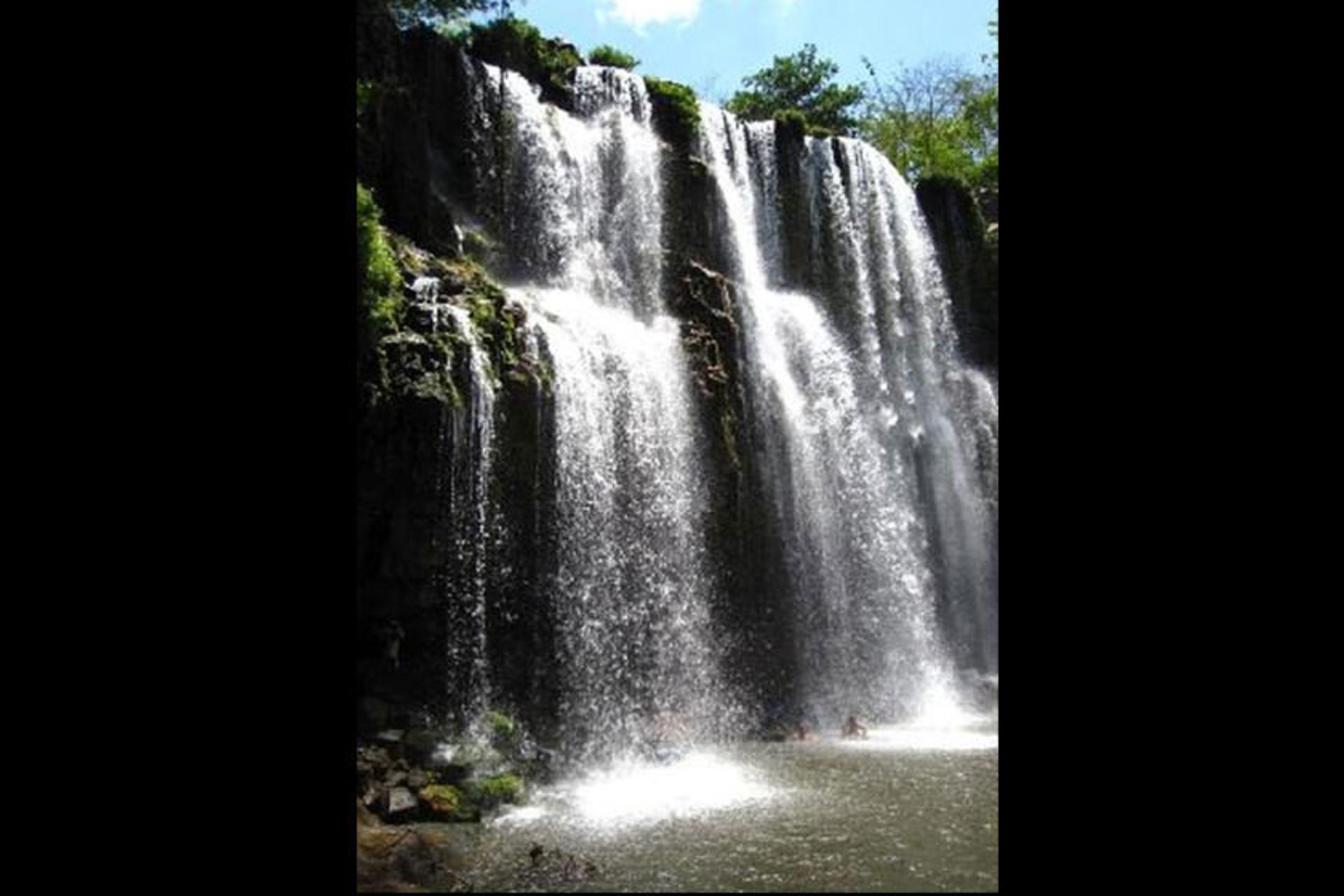 Llanos de Cortez Waterfall