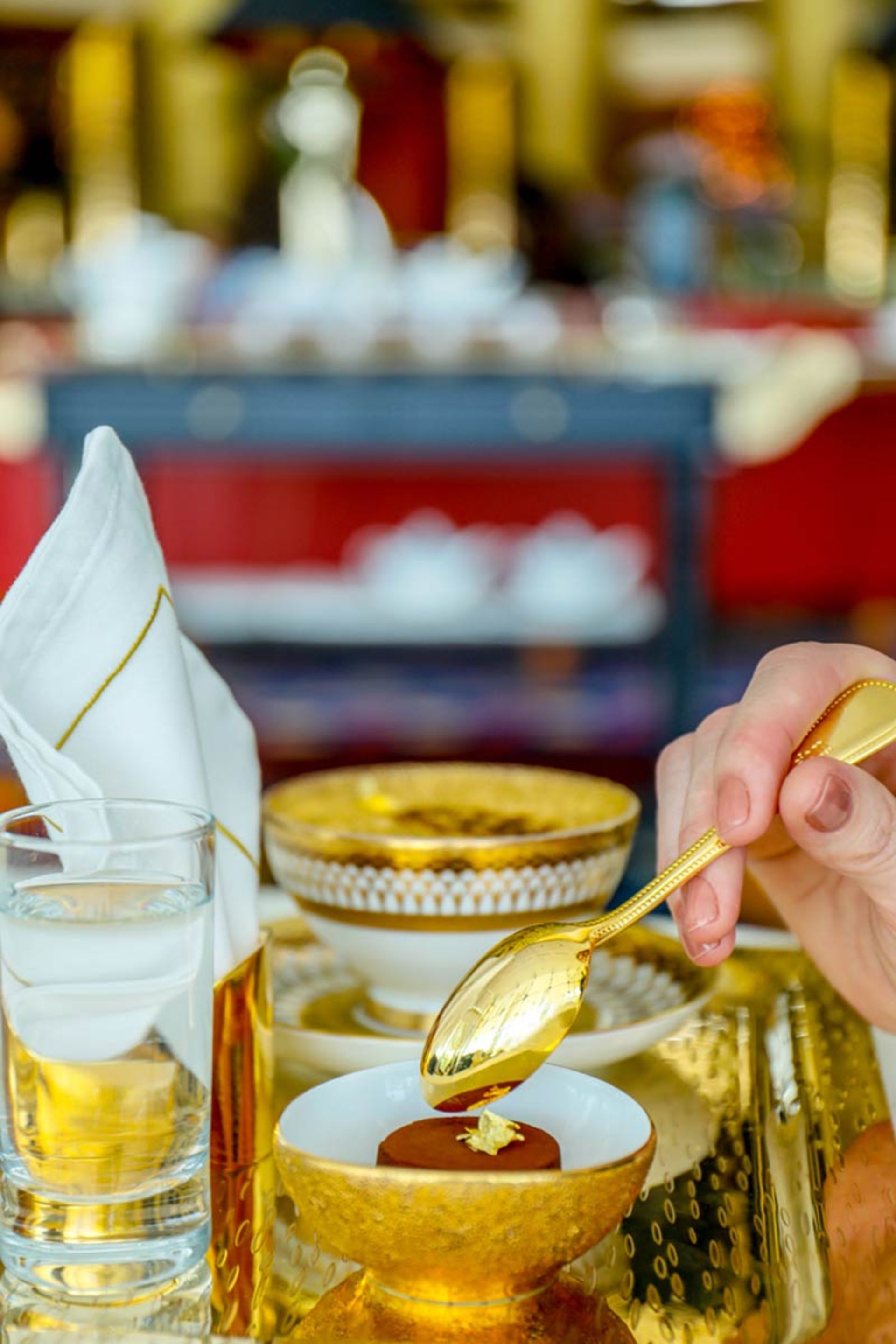 سرو کاپوچینو با طلای واقعی در برج العرب
