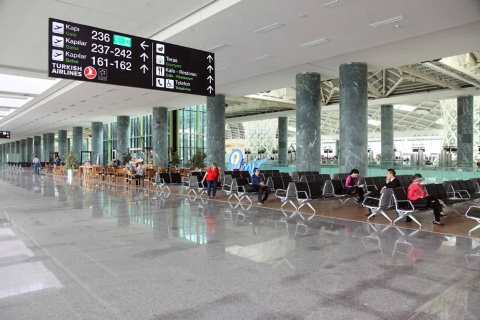 فرودگاه بین المللی عدنان مندرس ازمیر