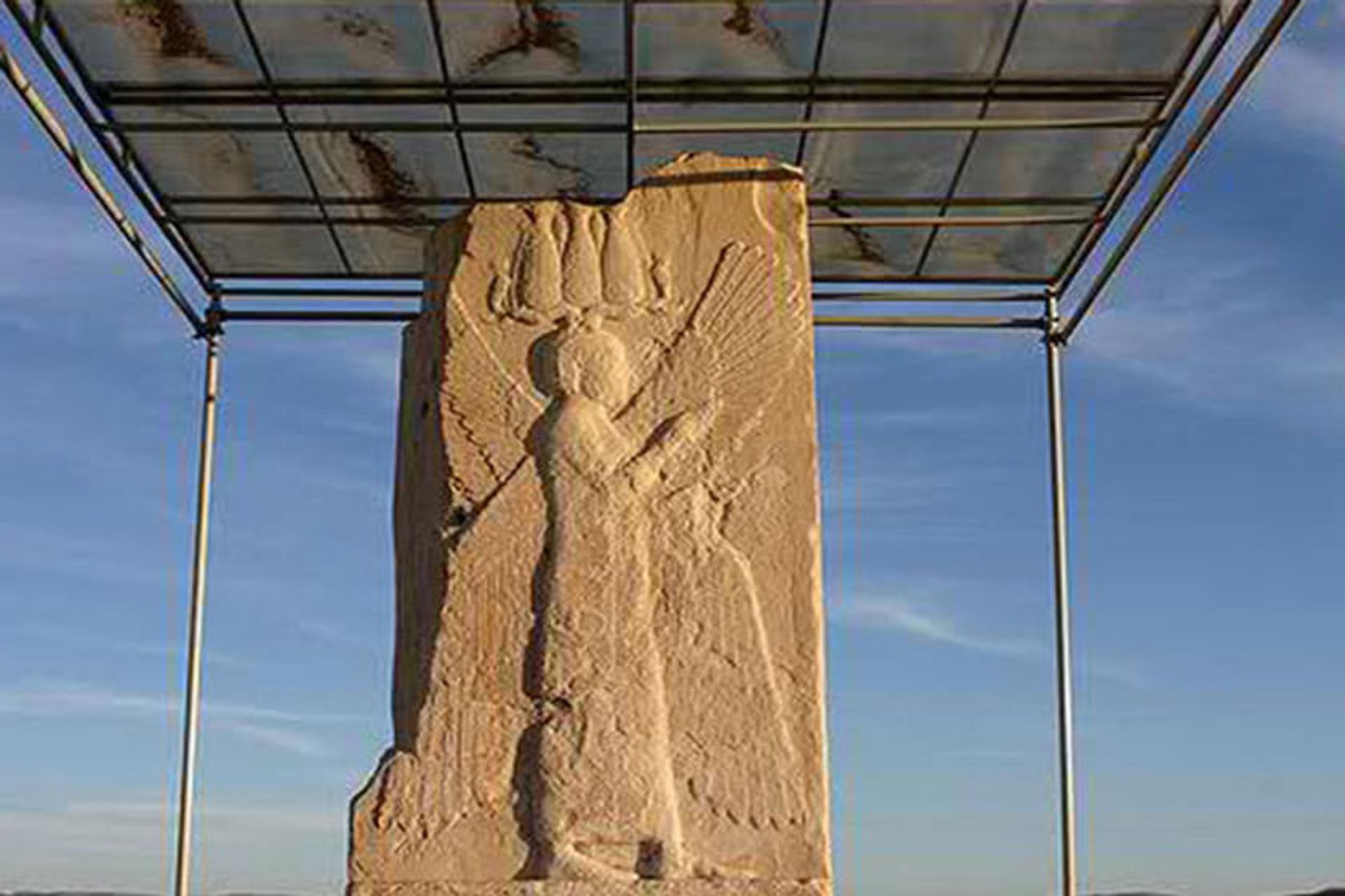 انسان بالدار پاسارگاد