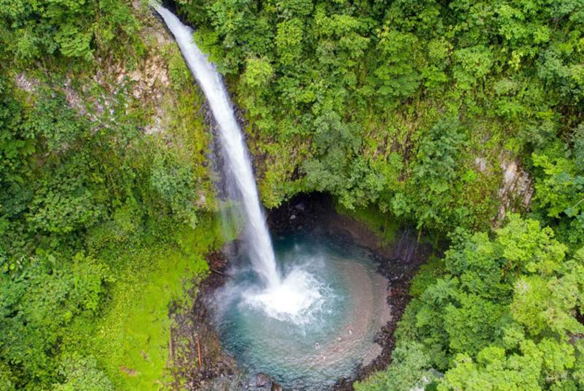 آبشار لافورتانا (La Fortuna Waterfall) 