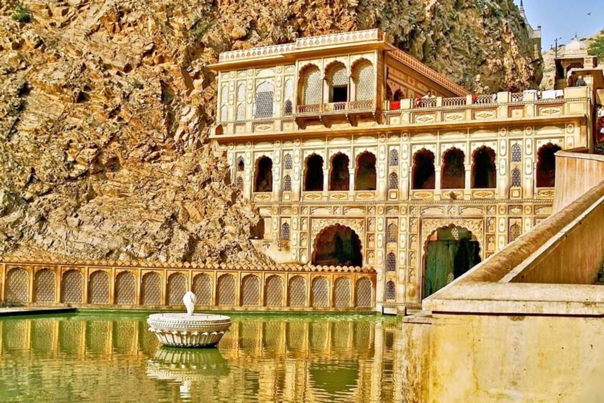معبد گالتاجی