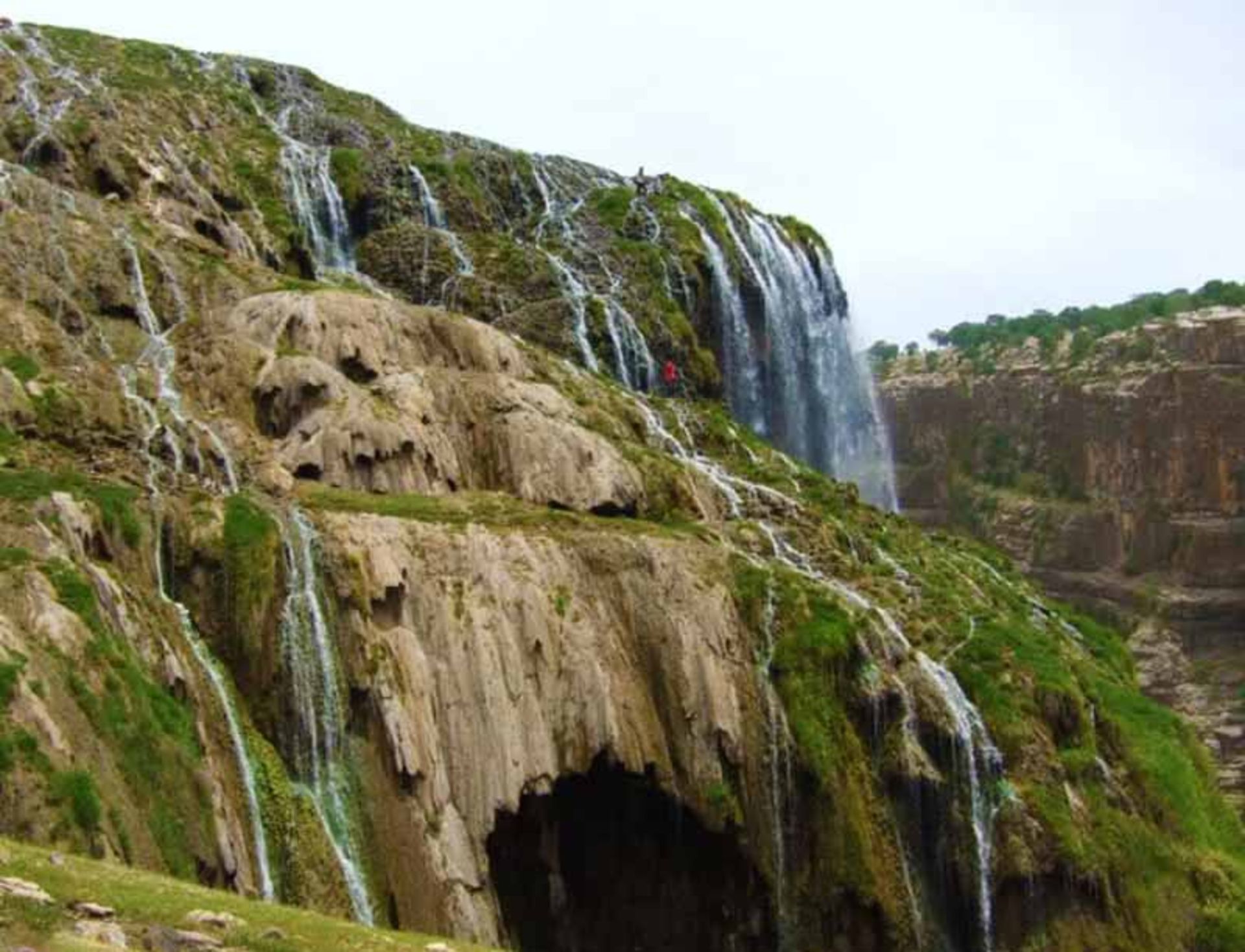 آبشار کمردوغ