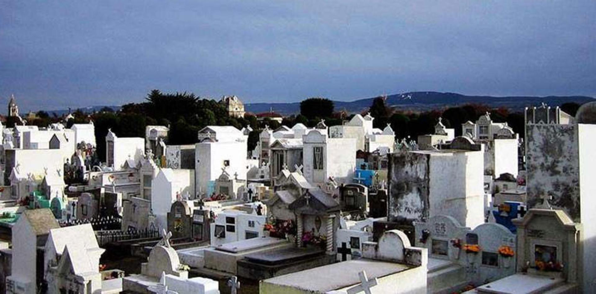 قبرستان های عجیب
