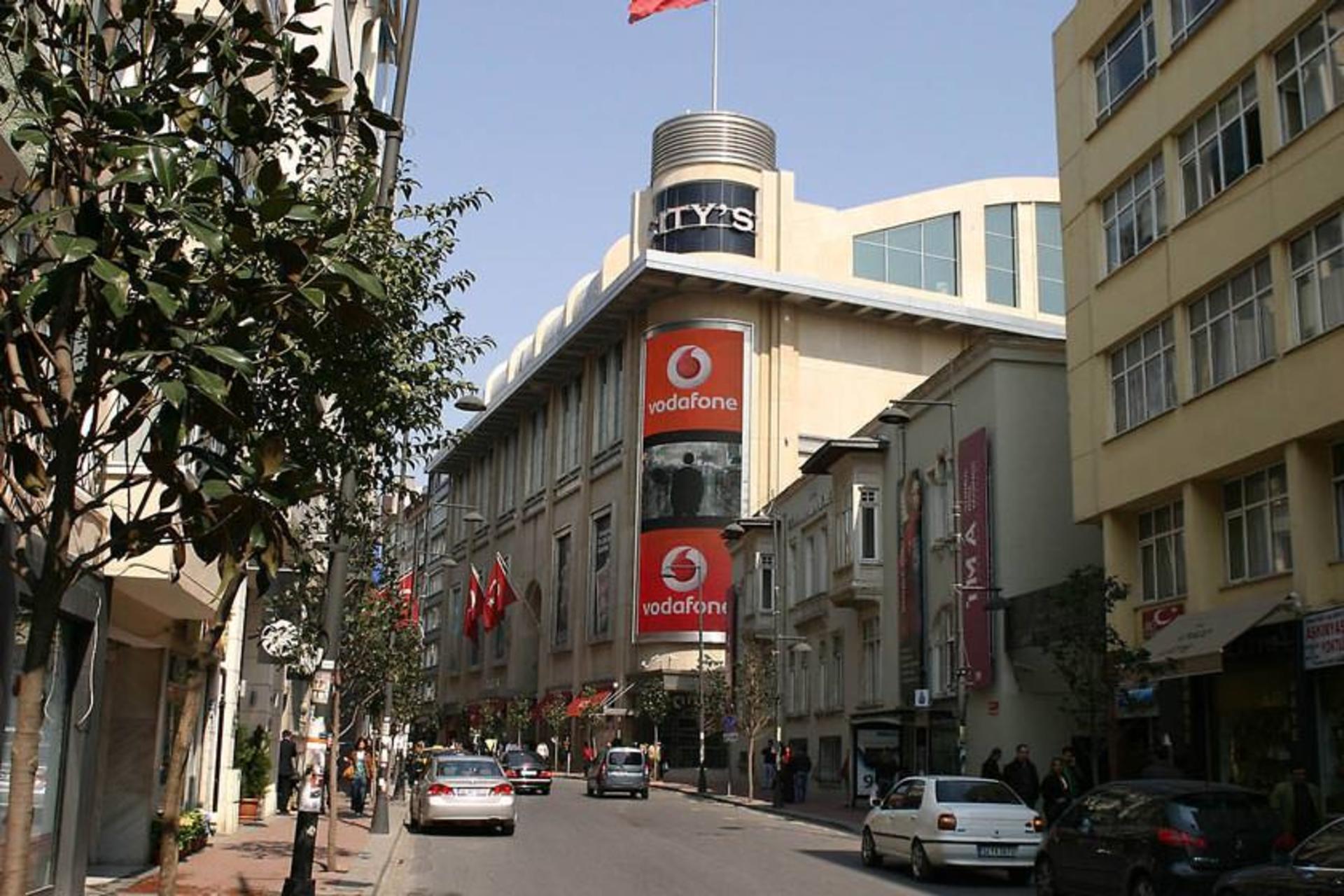 مرکز خرید نیشان تاشی