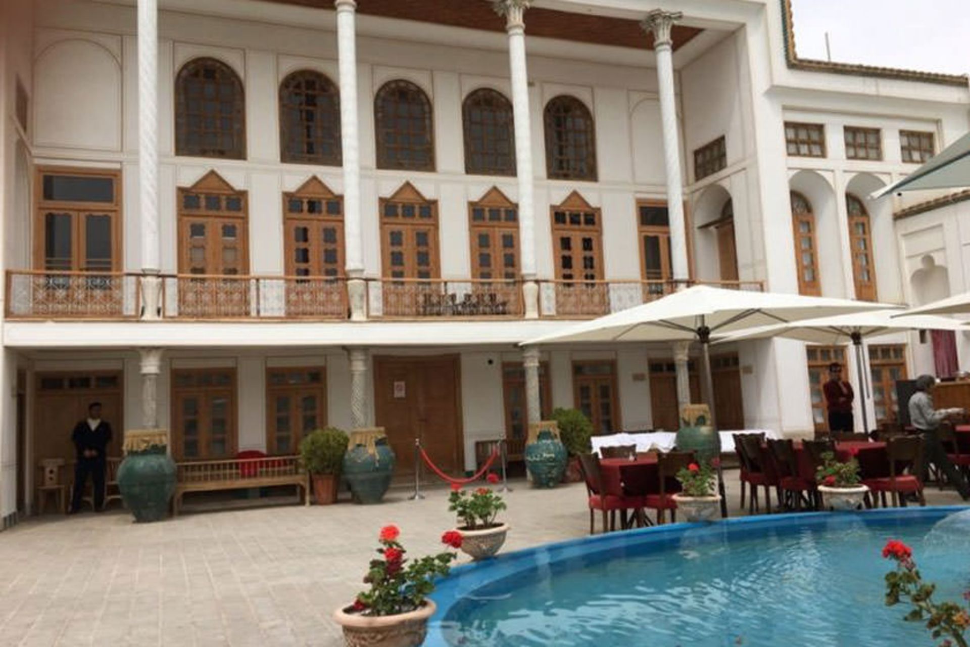حیاط خانه تاریخی دهدشتی