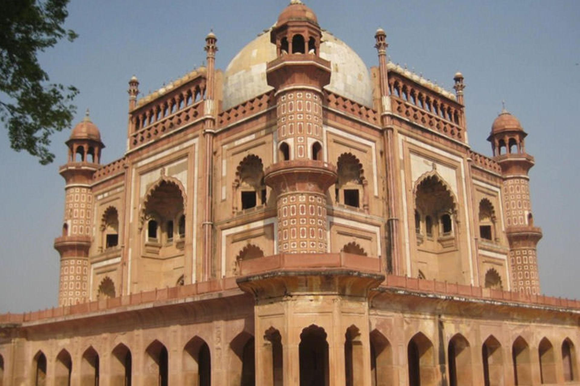آرامگاه صفدر جنگ