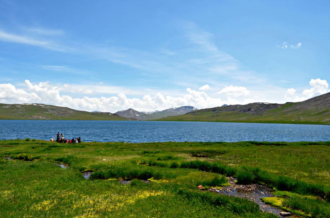 دریاچه شئوسار 