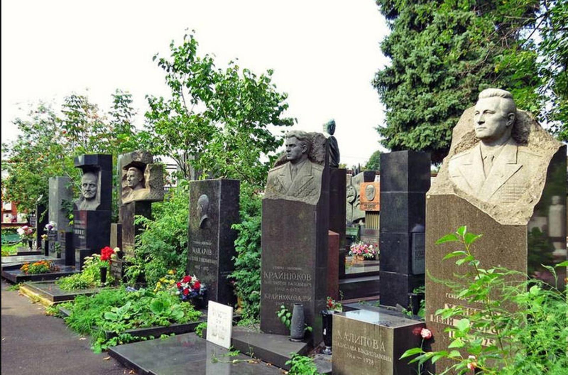 قبرستان های عجیب