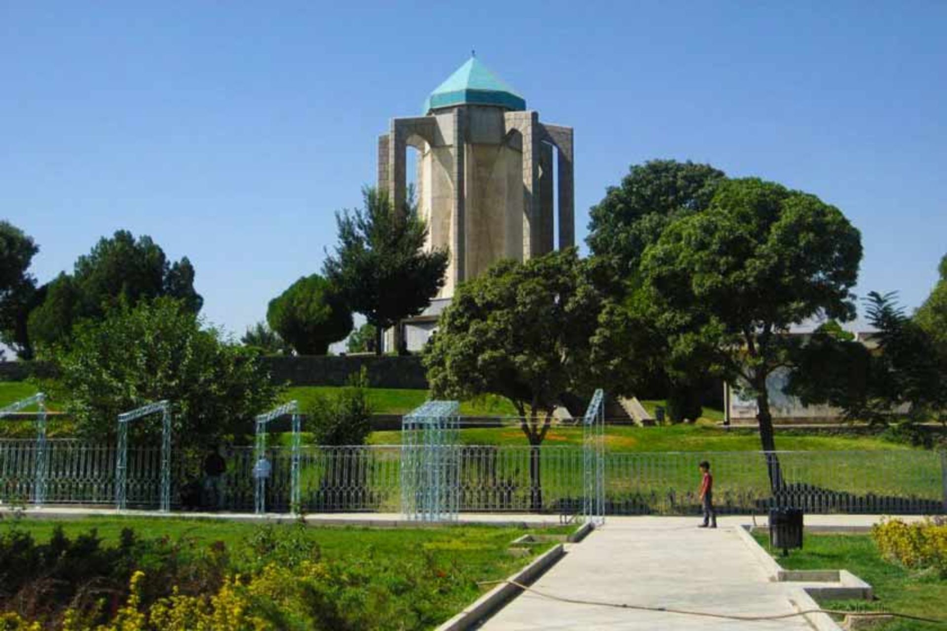 آرامگاه باباطاهر