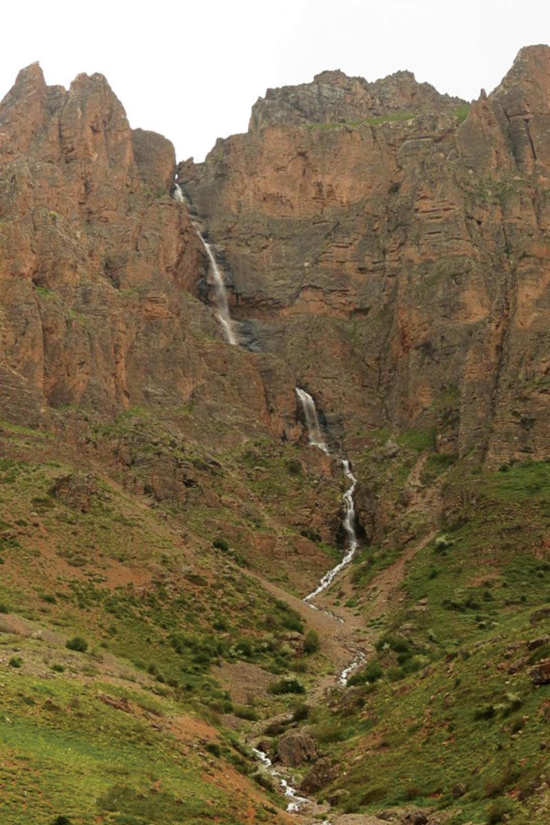 آبشار هریجان در ارتفاعات گردنه هزارچم