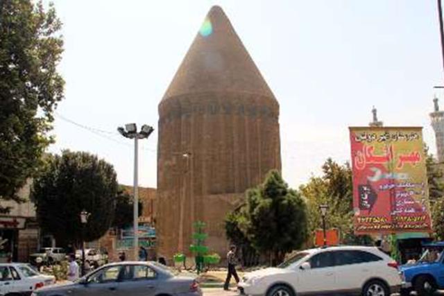 برج آرامگاهی علاءالدوله