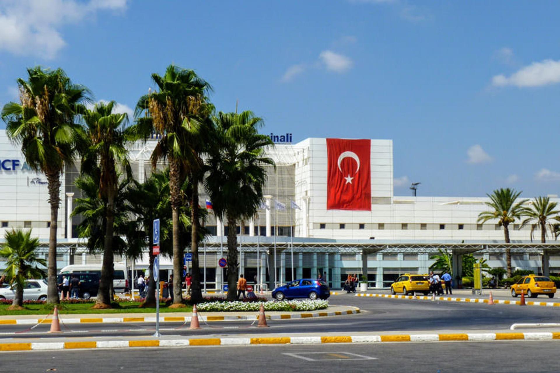 فرودگاه آنتالیا