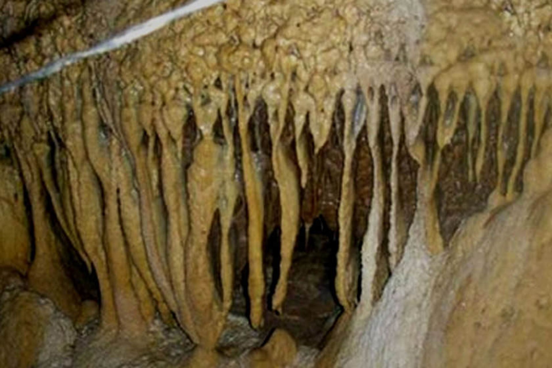 غار آسنگران
