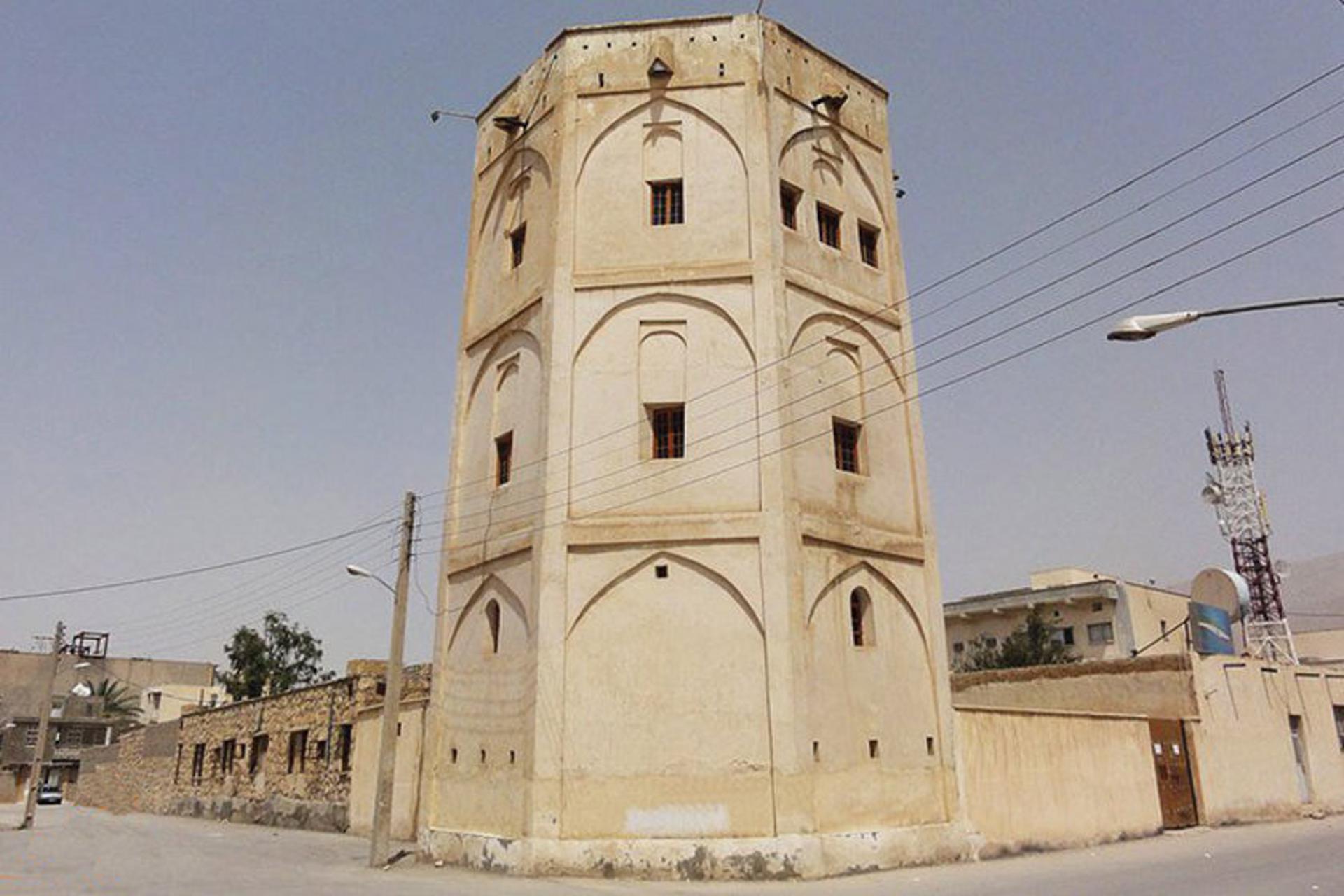 دژ برازجان (کاروانسرای مشیرالملک)
