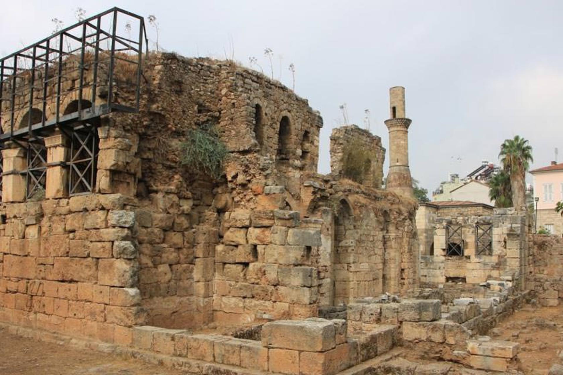 مسجد مناره شکسته (مسجد کسیک مناره)
