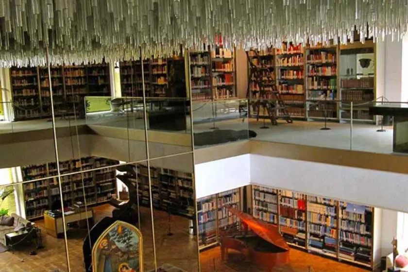 موزه کتابخانه نیاوران