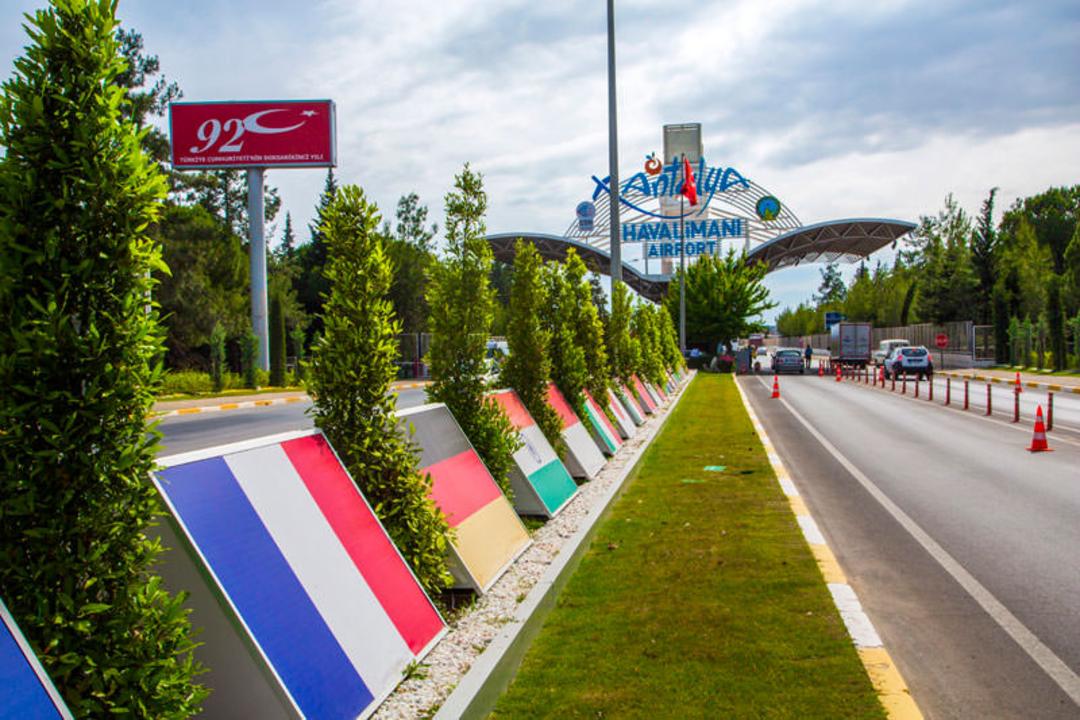 فرودگاه آنتالیا