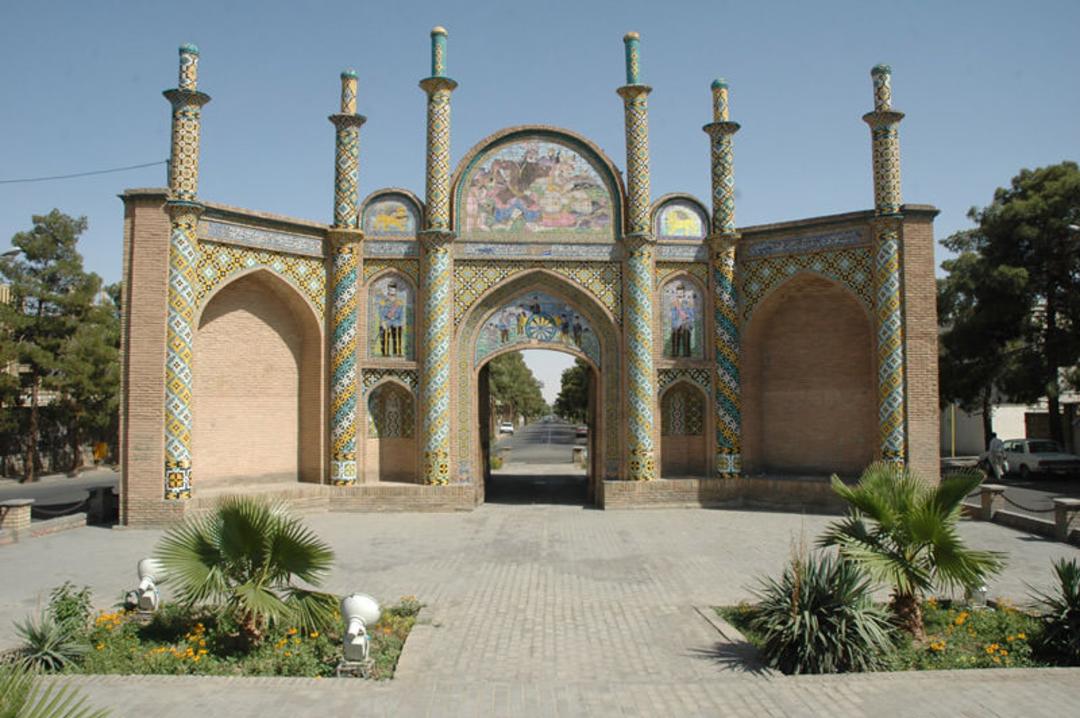 دروازه ارگ سمنان در میدان ارگ