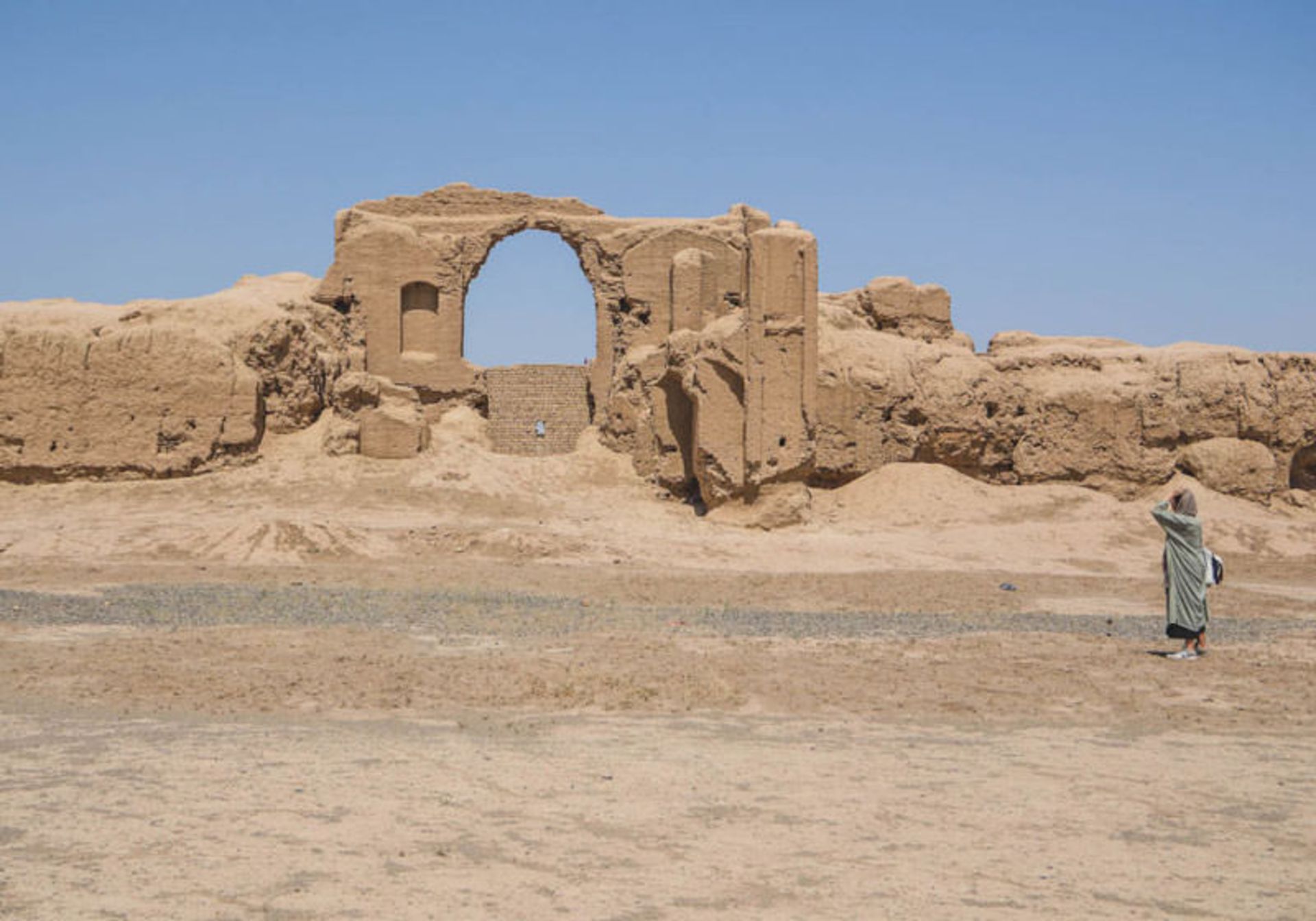 قلعه خشتی سیزان نوش‌آباد