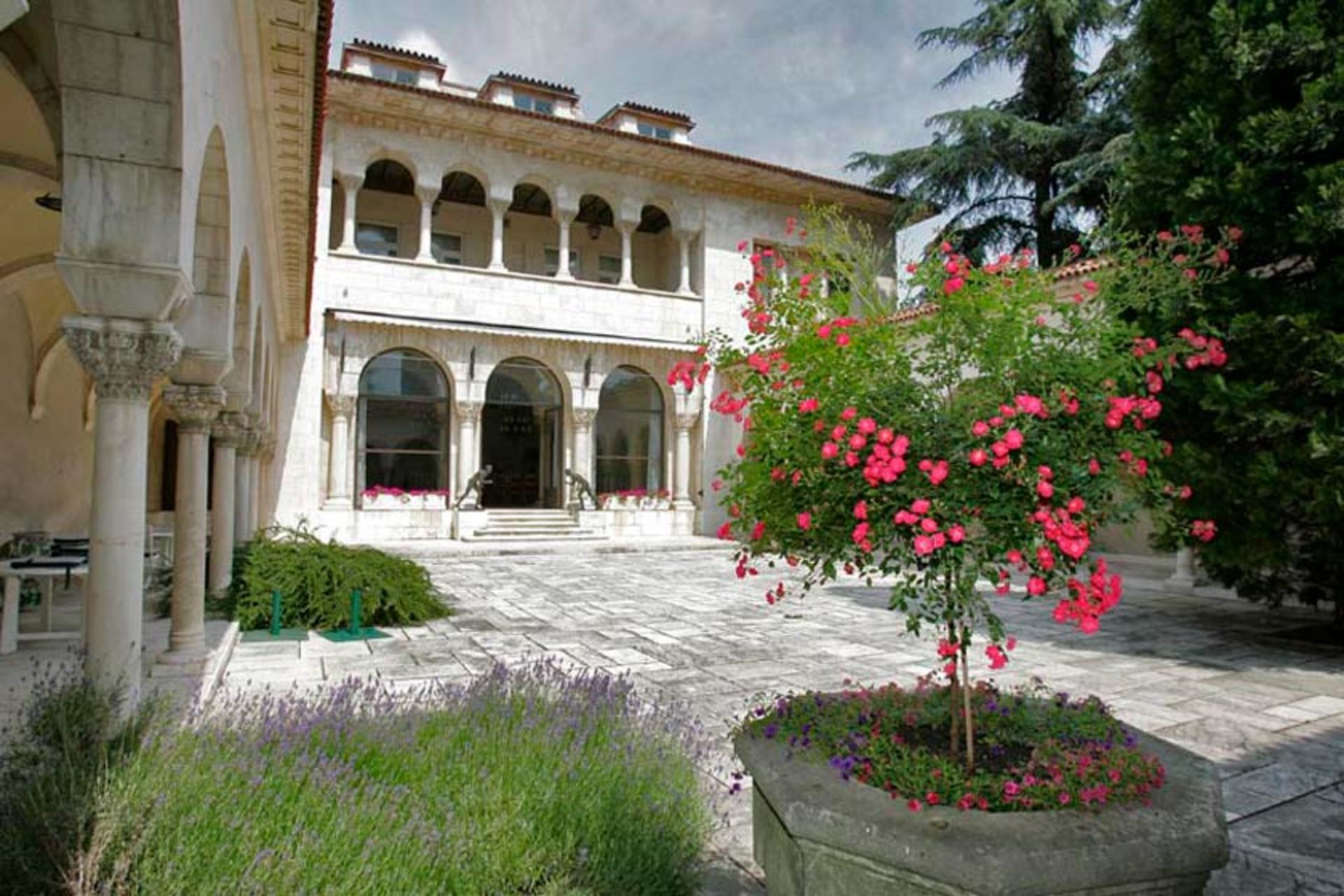 محوطه سلطنتی بلگراد (رویال کامپوند)