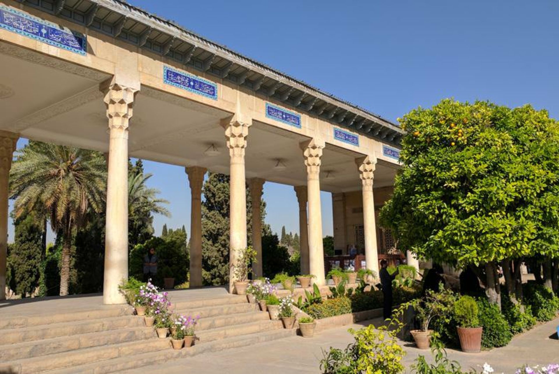 رواق چهار ستون حافظیه