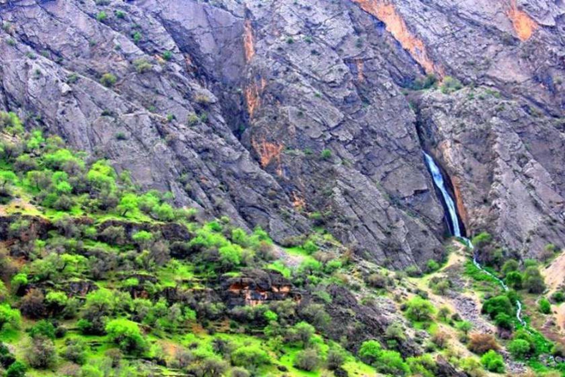 آبشار دره عشق