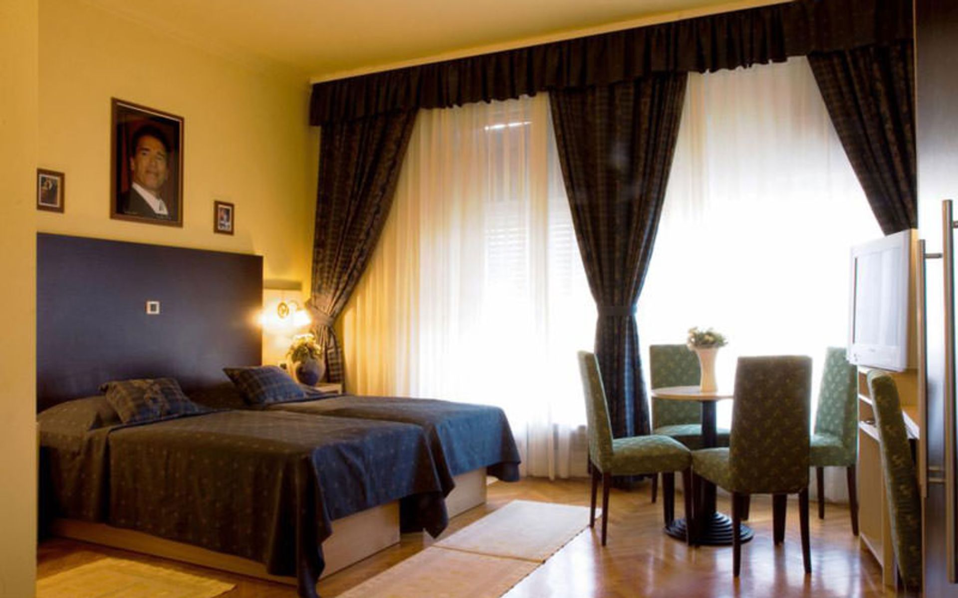 هتل د مووی (The Movie Hotel)
