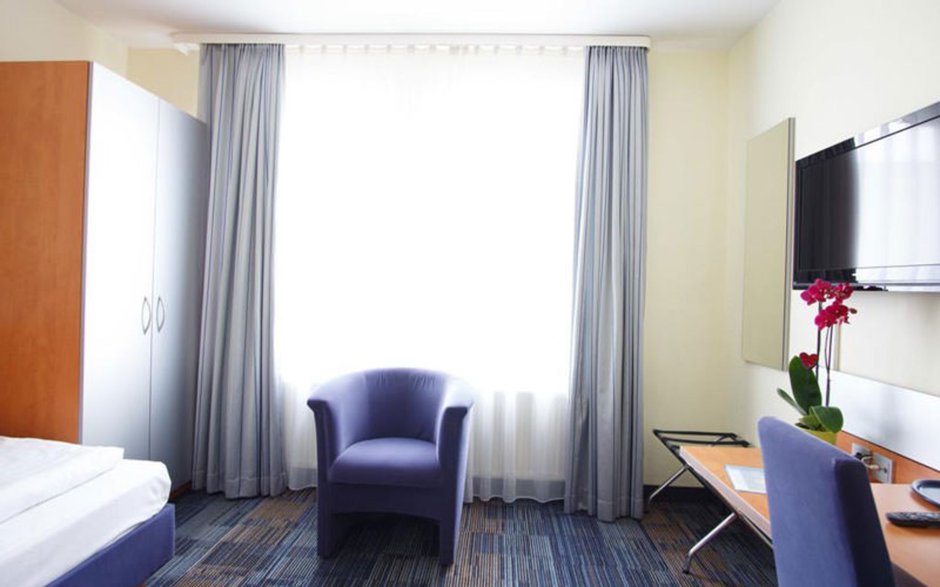 هتل سناتور (Senator Hotel)