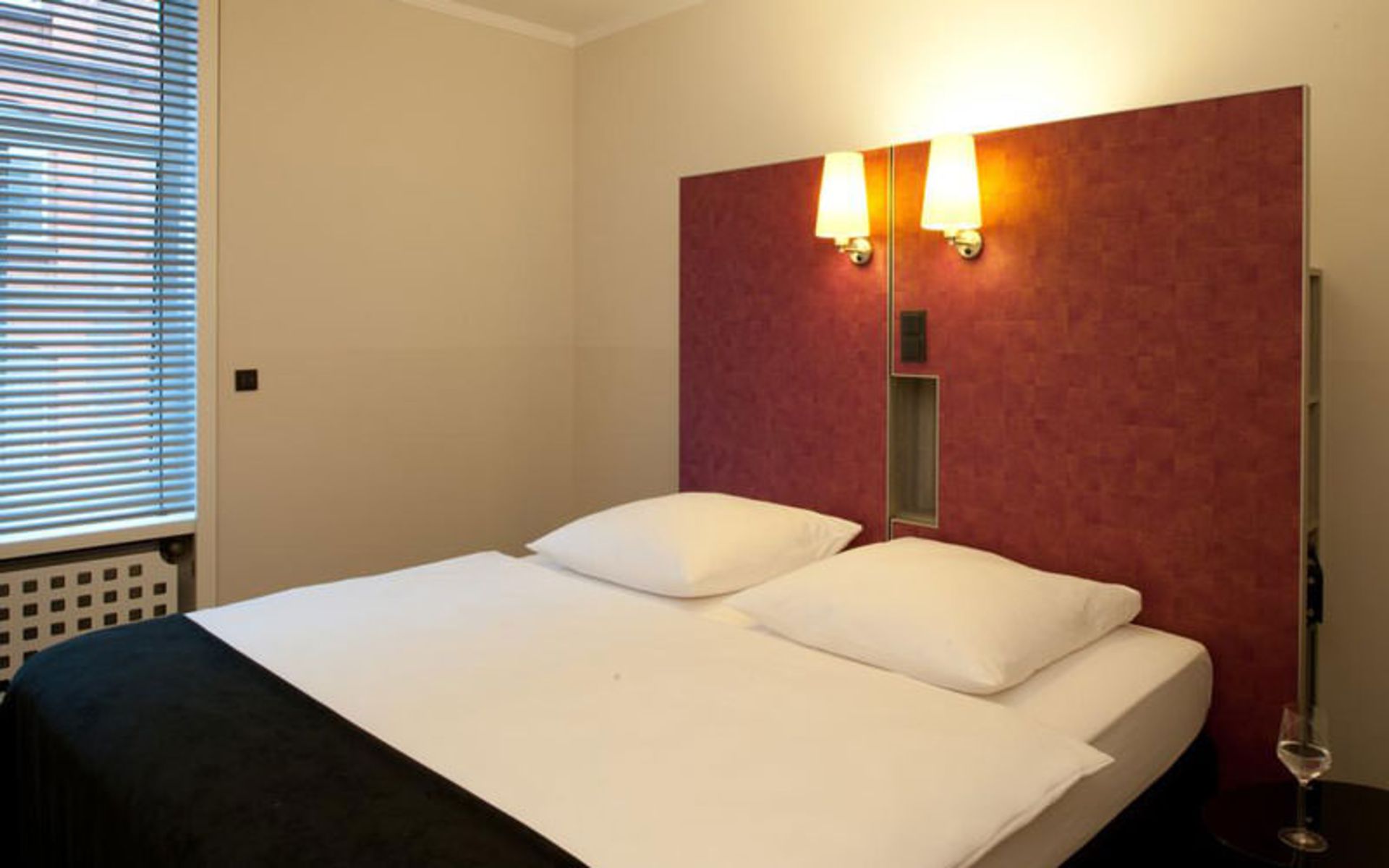 هتل توپاس (Hotel Topas)