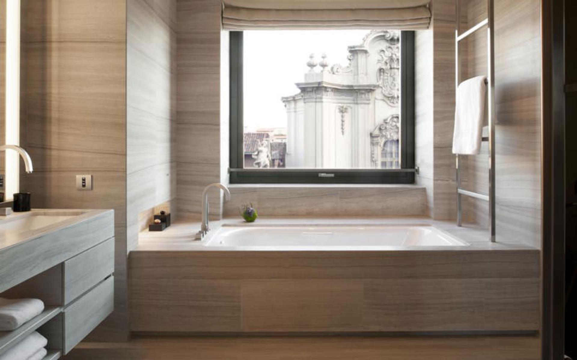 هتل آرمانی میلانو (Armani Hotel Milano)