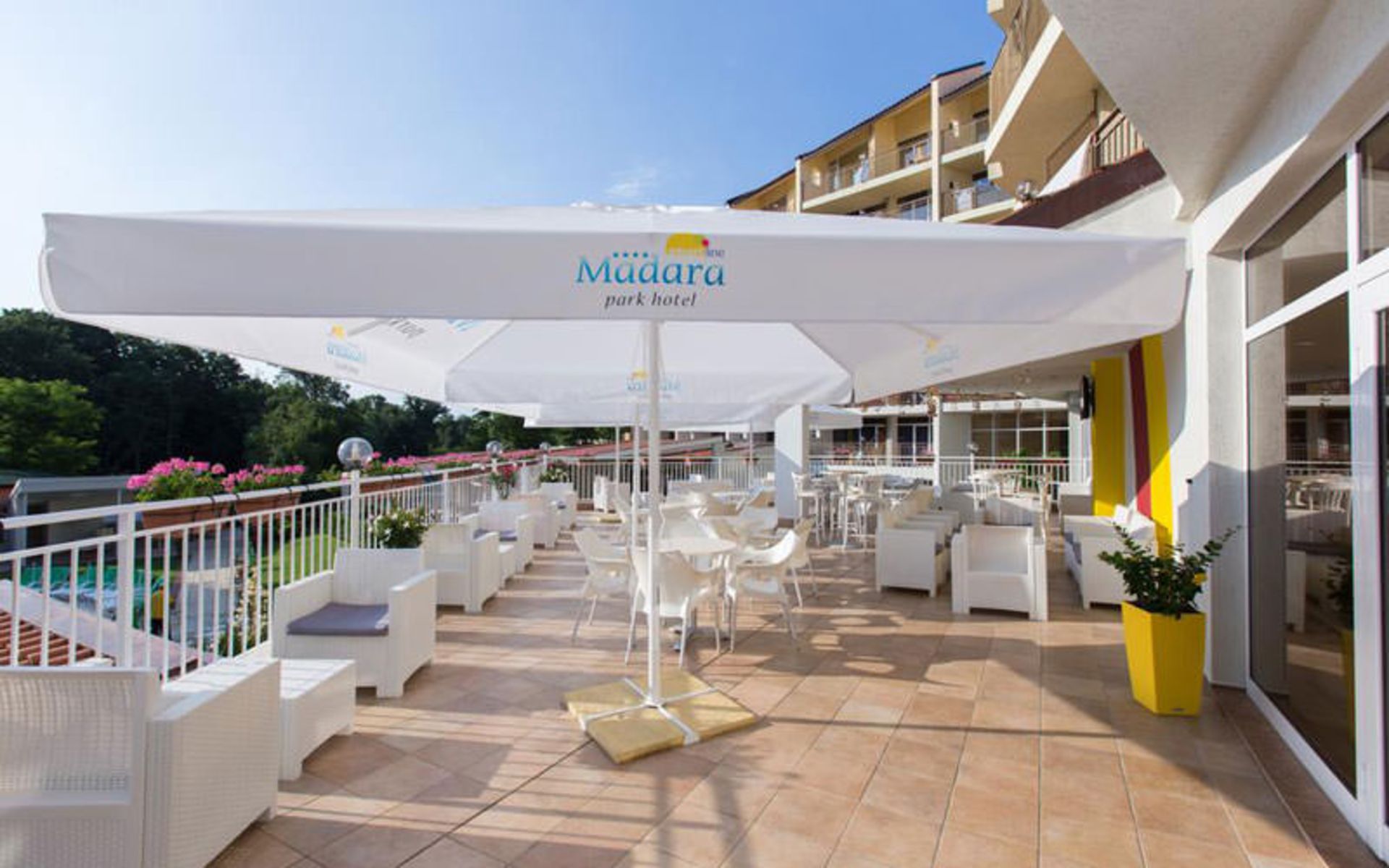 هتل اسمارتلاین مادارا (Smartline Madara Hotel)