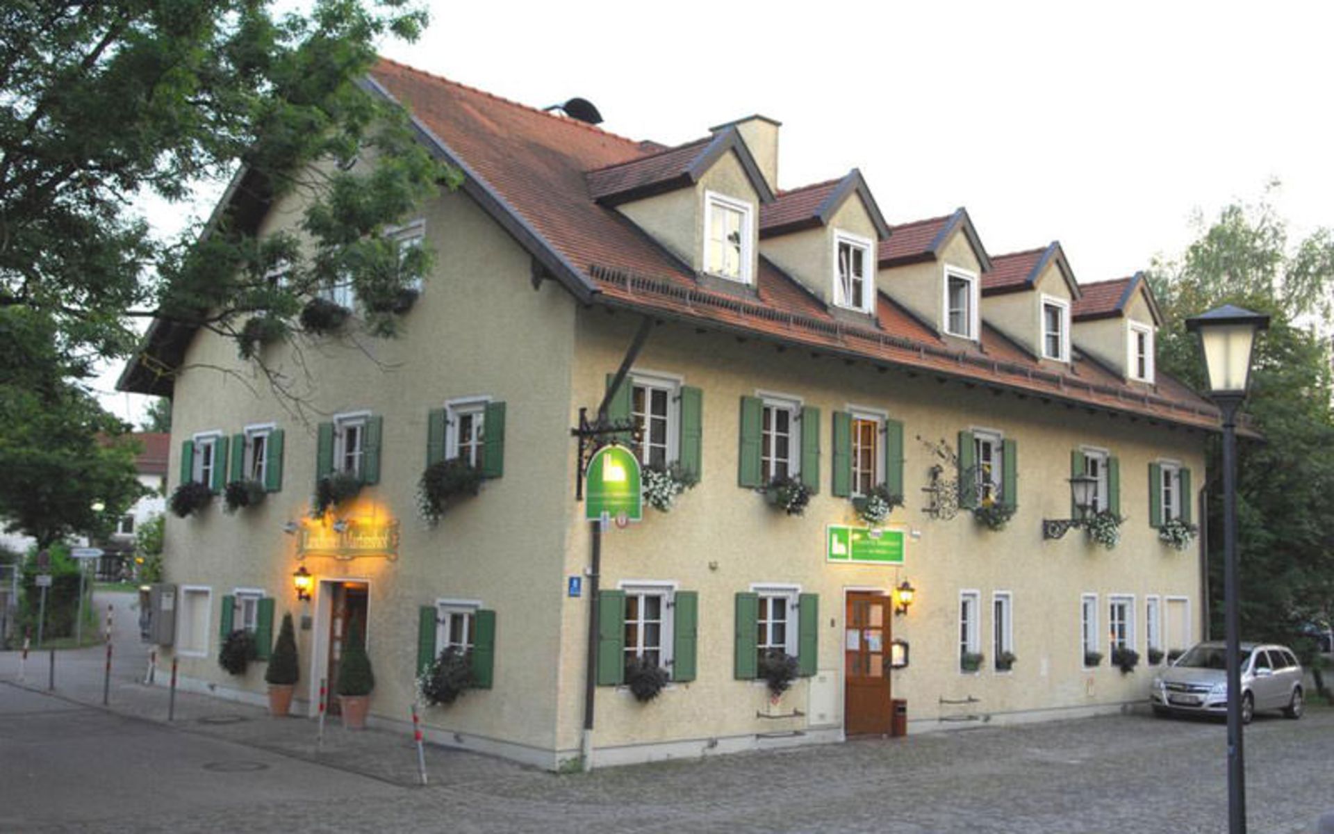 هتل لَندهتل مارتینشُف (Landhotel Martinshof)