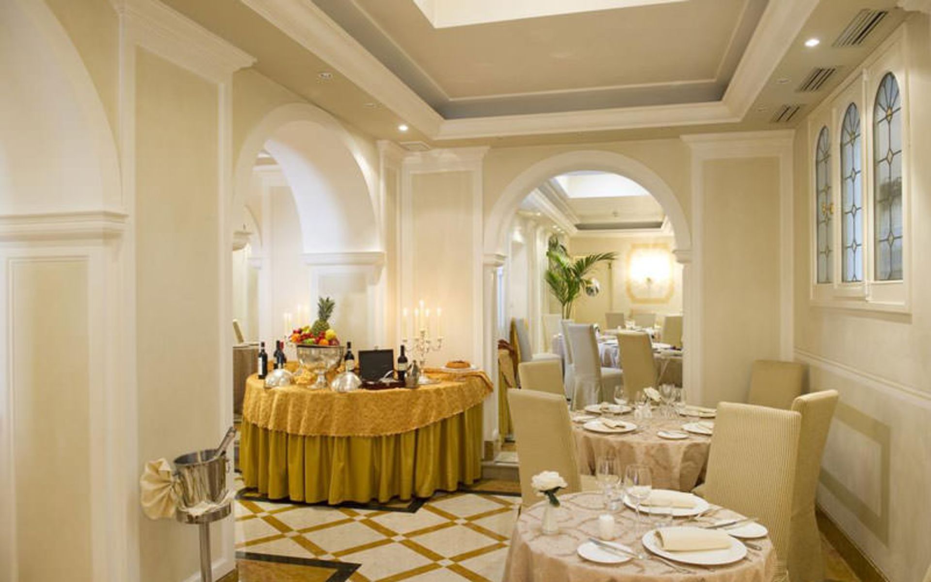 هتل کارلتون آن دِ گرند کانال (Hotel Carlton On The Grand Canal)