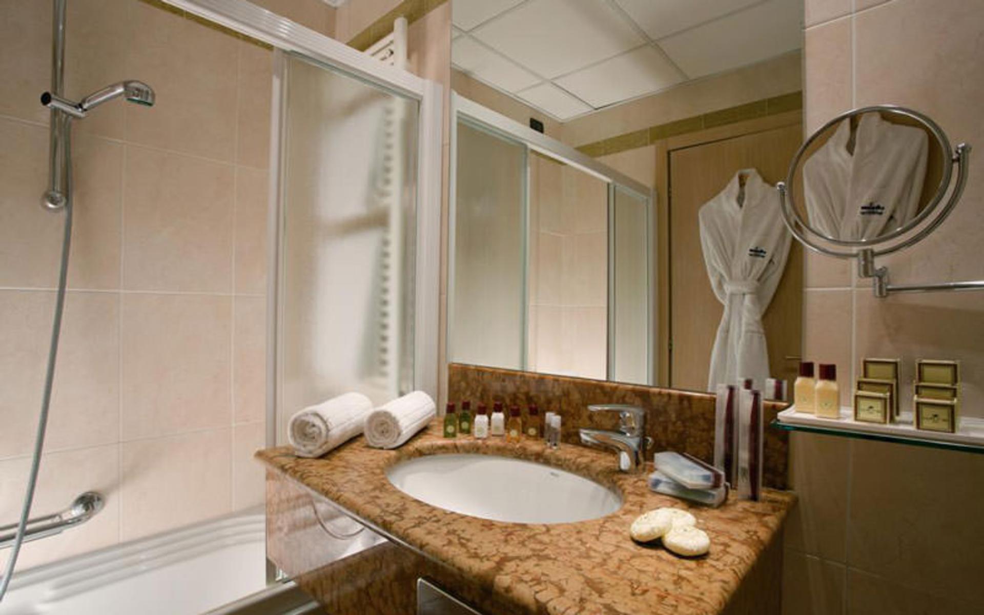 هتل تریتُن (Hotel Tritone)