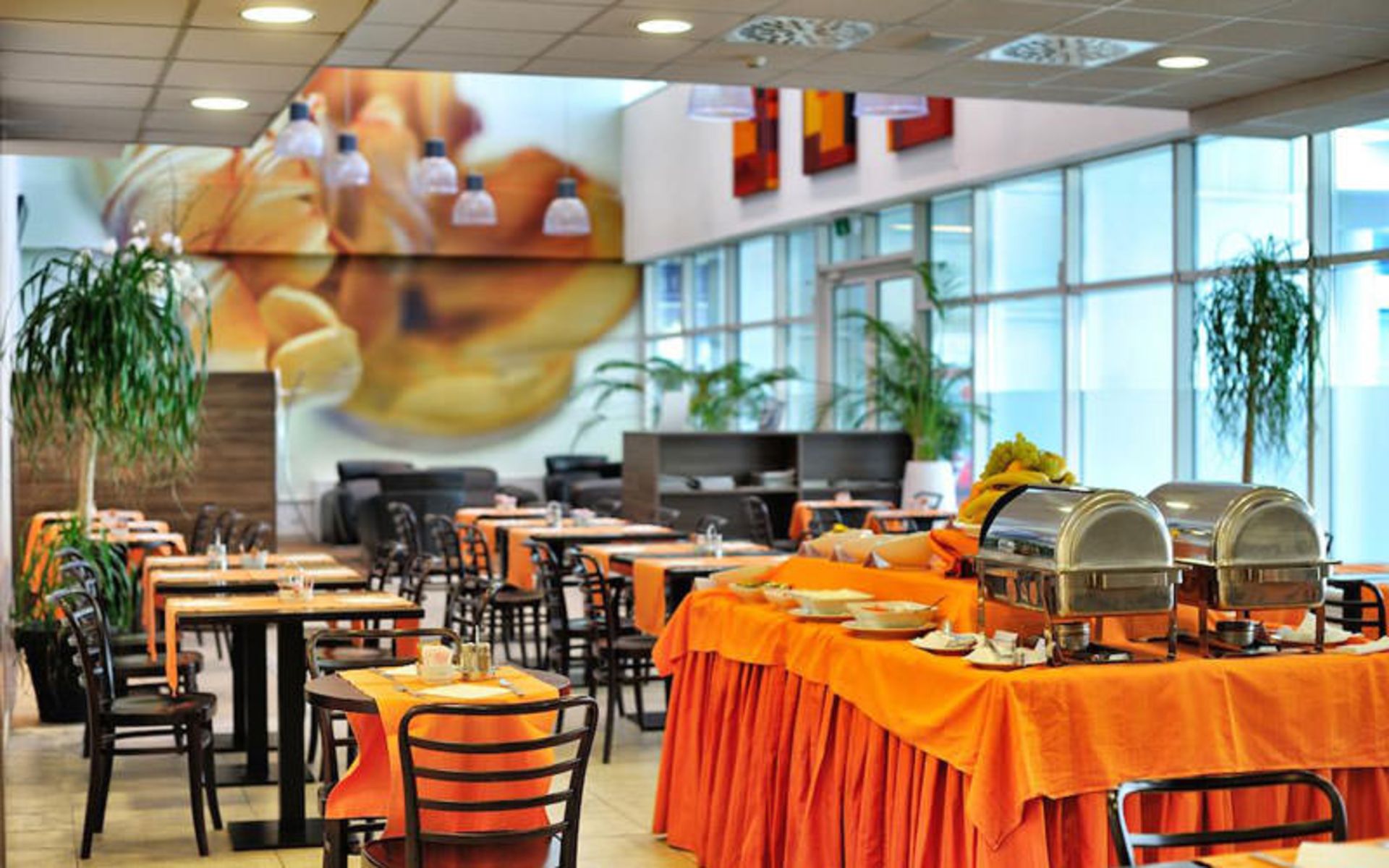 هتل ربرو (Hotel Rebro)