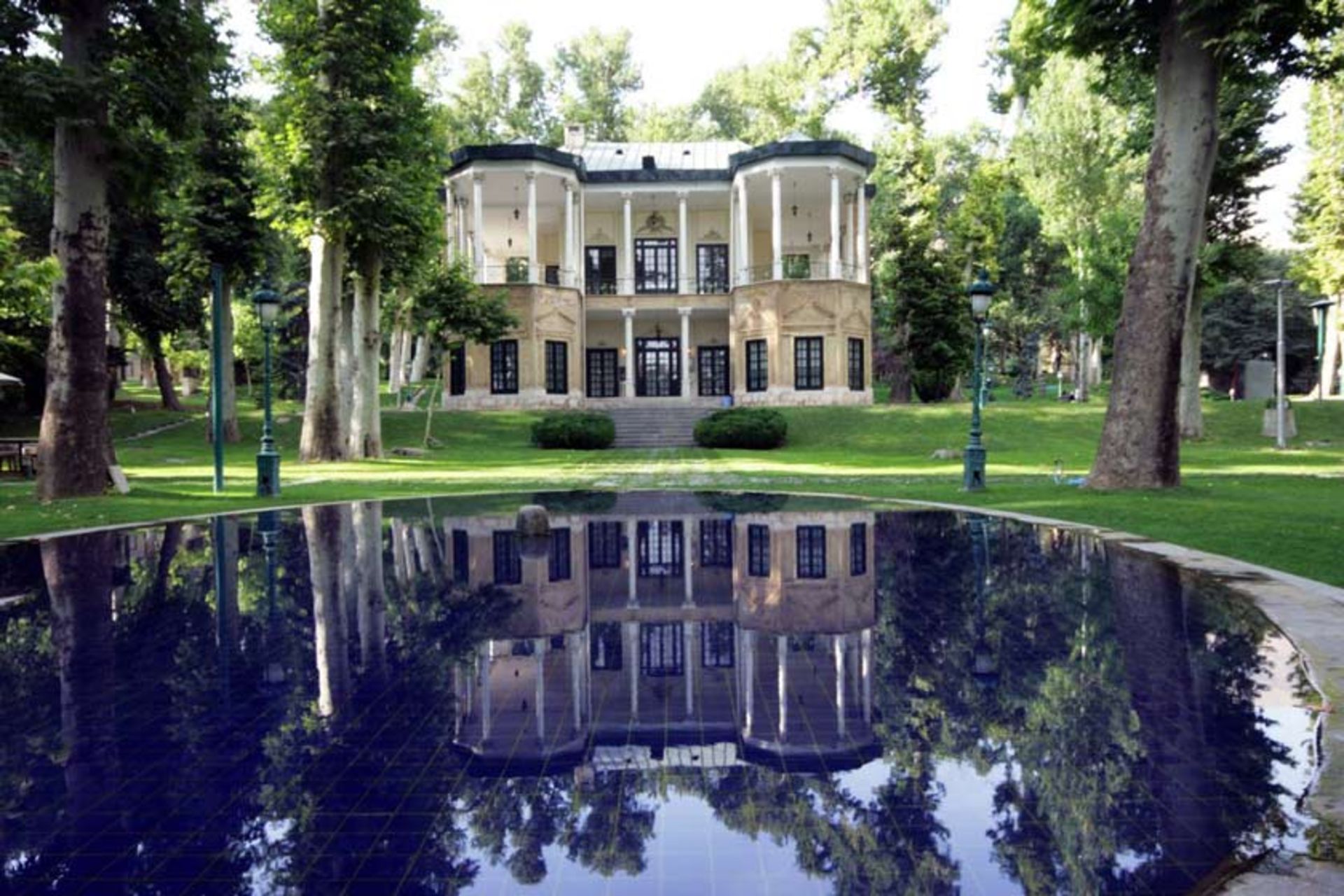 کاخ نیاوران