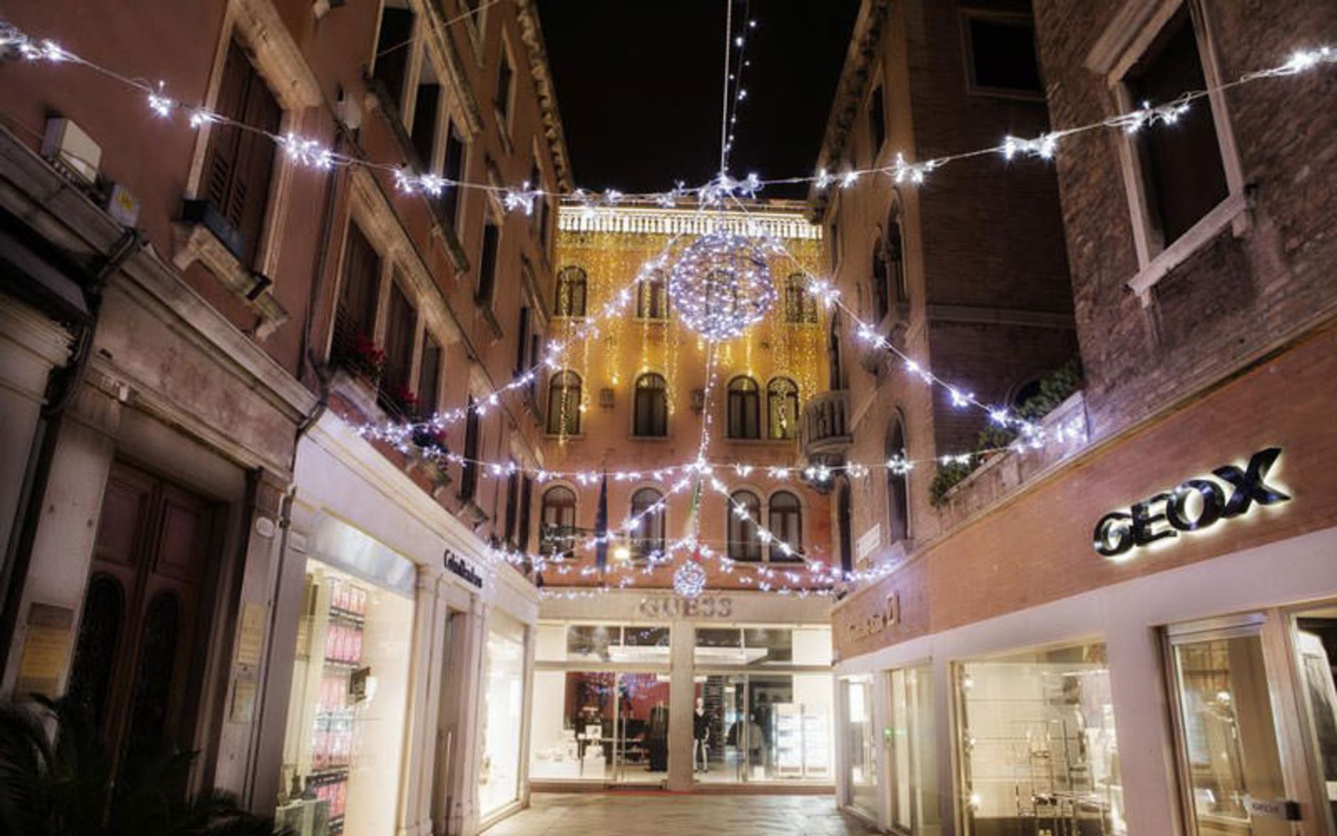 هتل آلا کُمِدیا (Hotel A La Commedia)