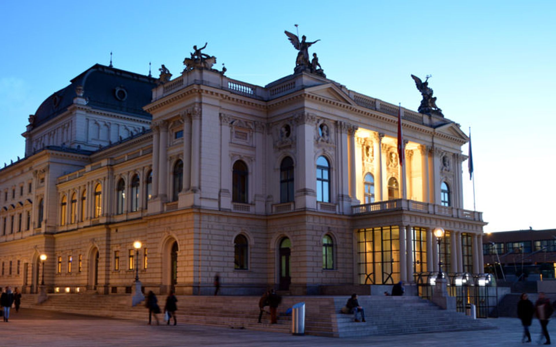خانه اپرای زوریخ (Zürich Opera House)