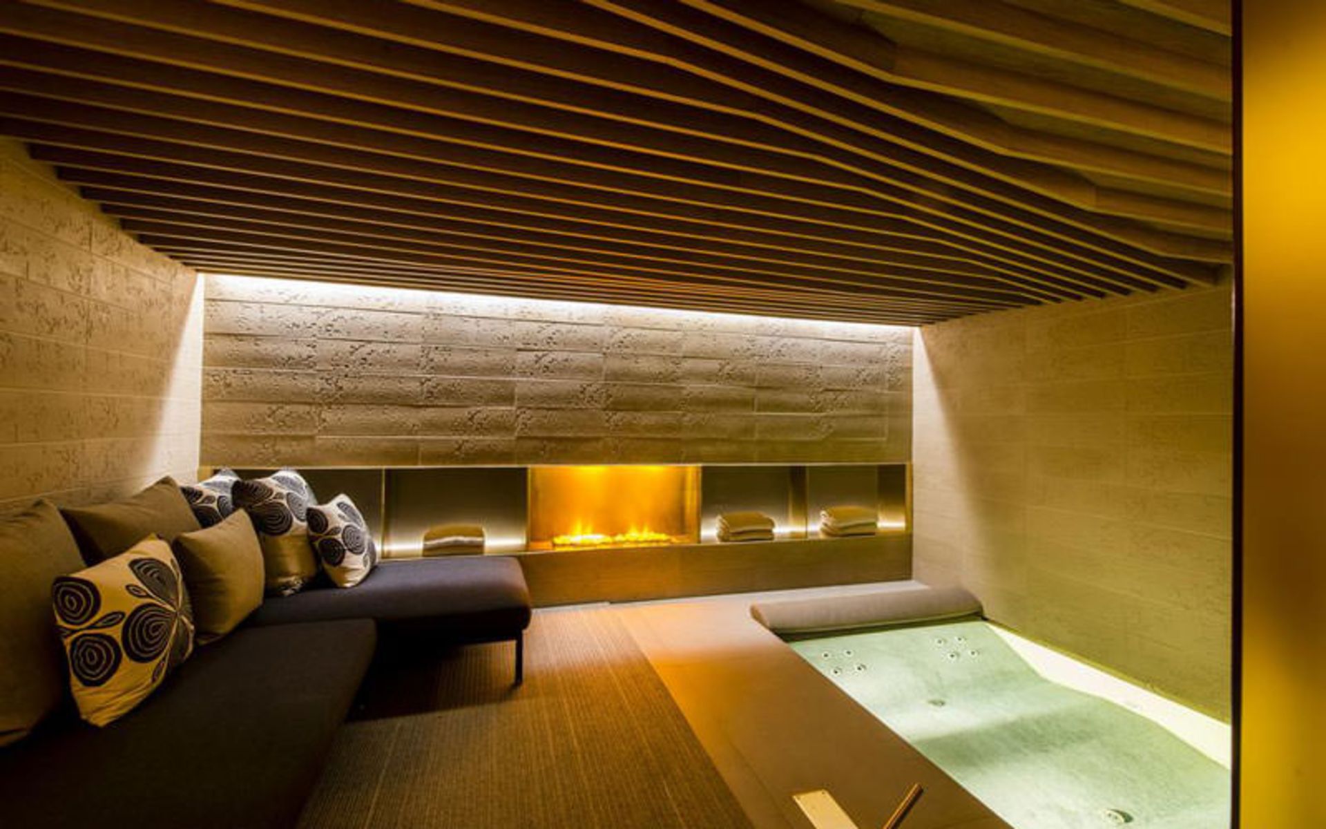 هتل فور سیسنز میلانو (Four Seasons Hotel Milano)
