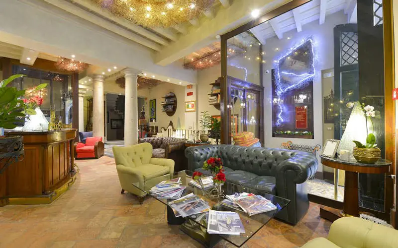 هتل سانتا مارتا سوییتز (Hotel Santa Marta Suites)