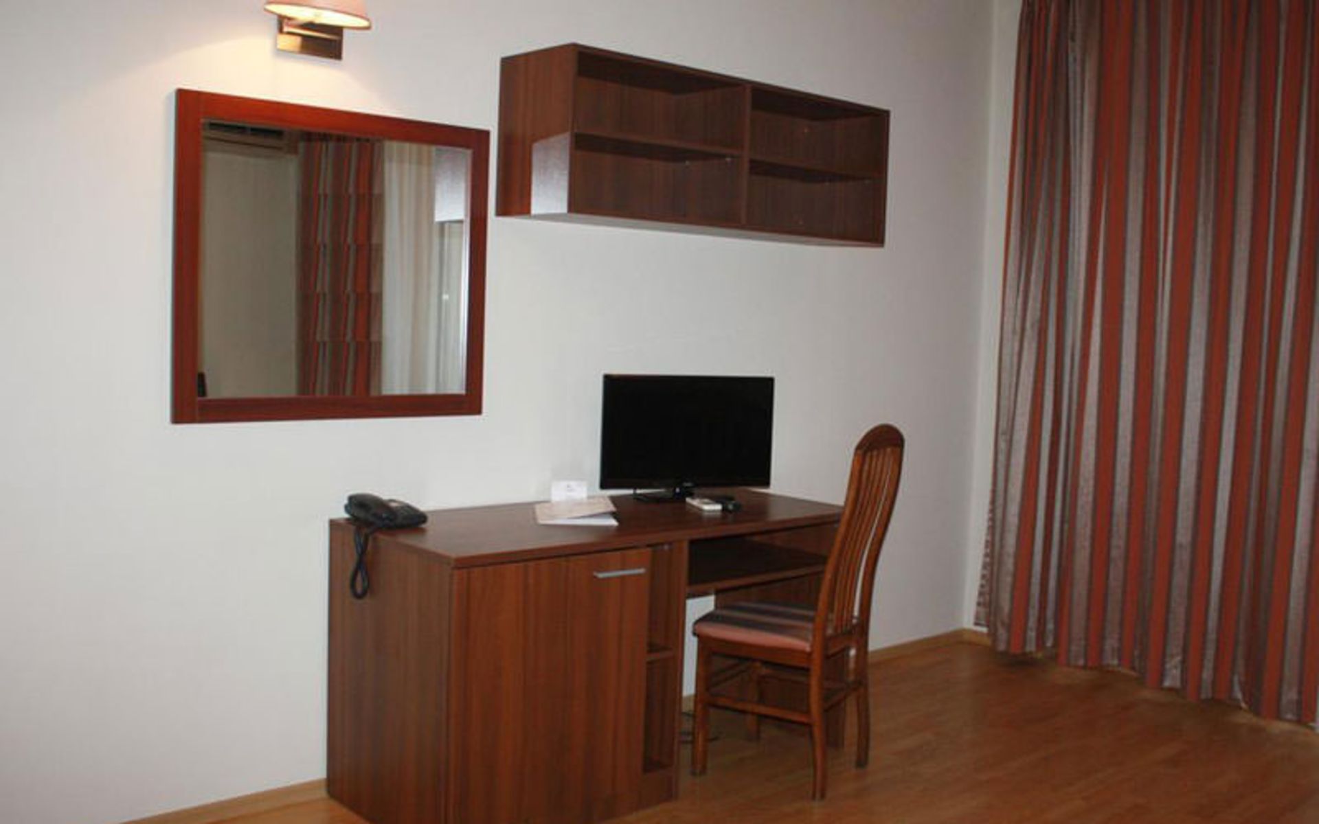 هتل سنترال (Hotel Central)